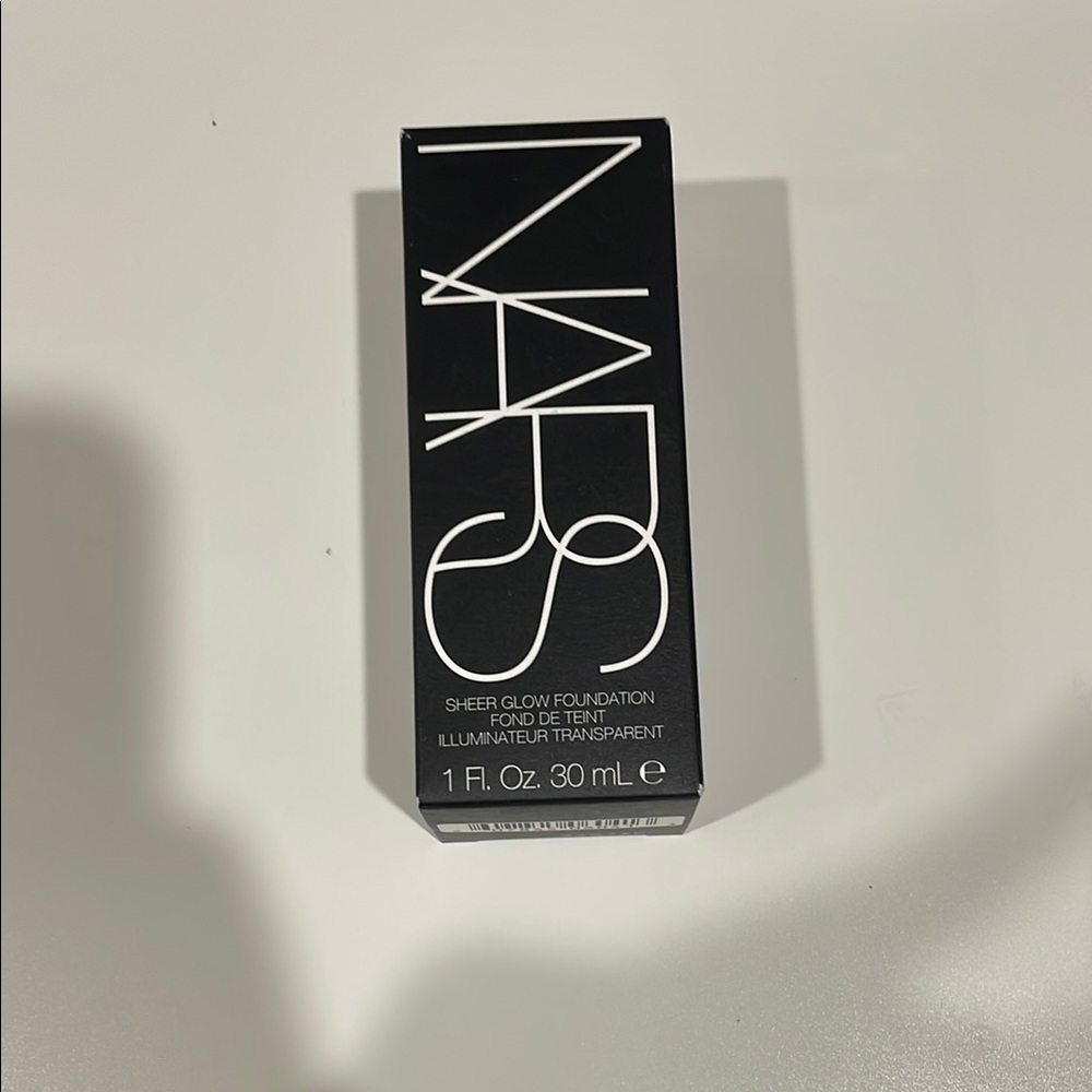 NARS Sheer Glow Foundation - Black Box